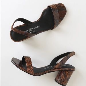 Chinese Laundry Yumi Snakeskin Brown Sandals 7.5